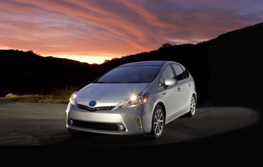  Toyota Prius V 2011 года  (фото 76 из 208)